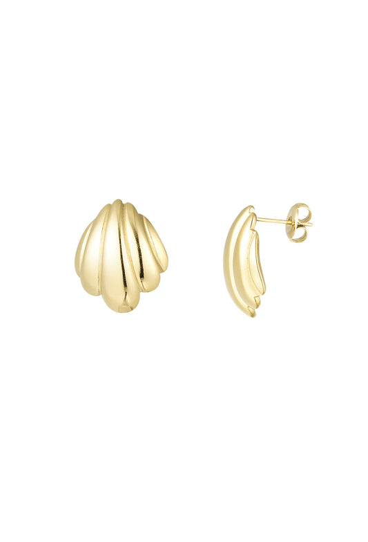 Shell stud earrings