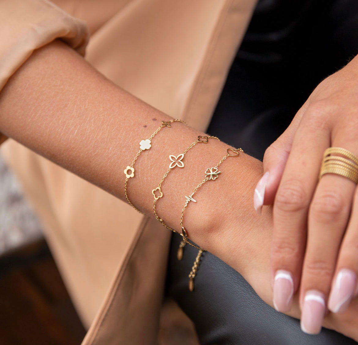 Minimalist bracelet with charms - MaeClaire